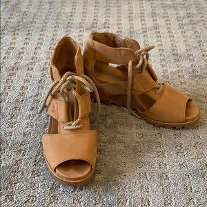 Sorel wedge sandal tan suede size 7.5